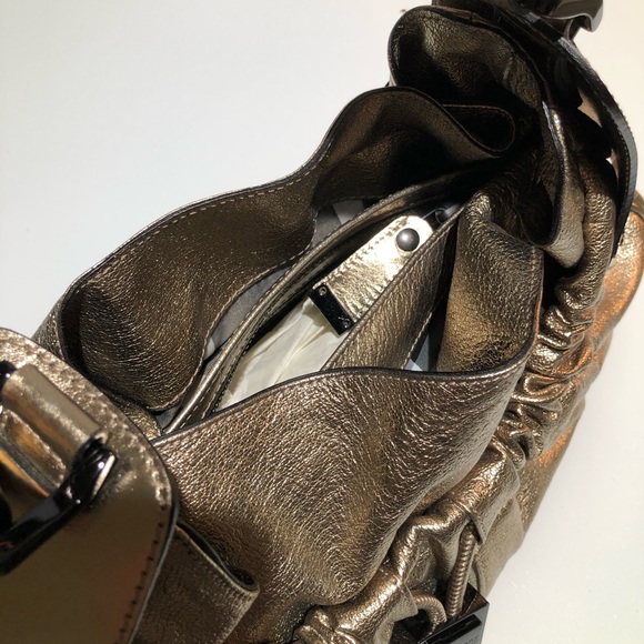 Burberry Metallic Leather Handbag Goldstone - Picture 6 of 16